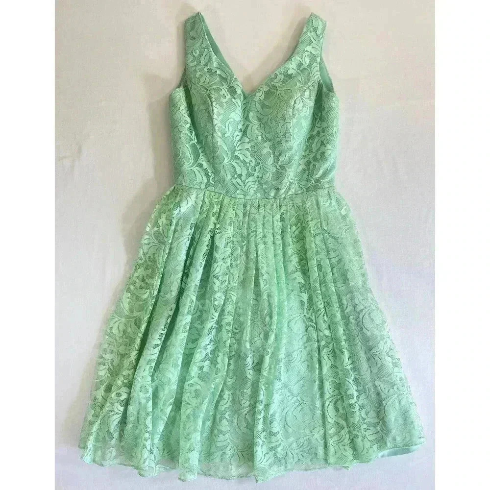 Mint Green Lace A-line Dress, Size Small w/ removable Sash & Built in Bra - Picture 3 of 11